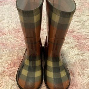Girls Burberry rain boots size 13